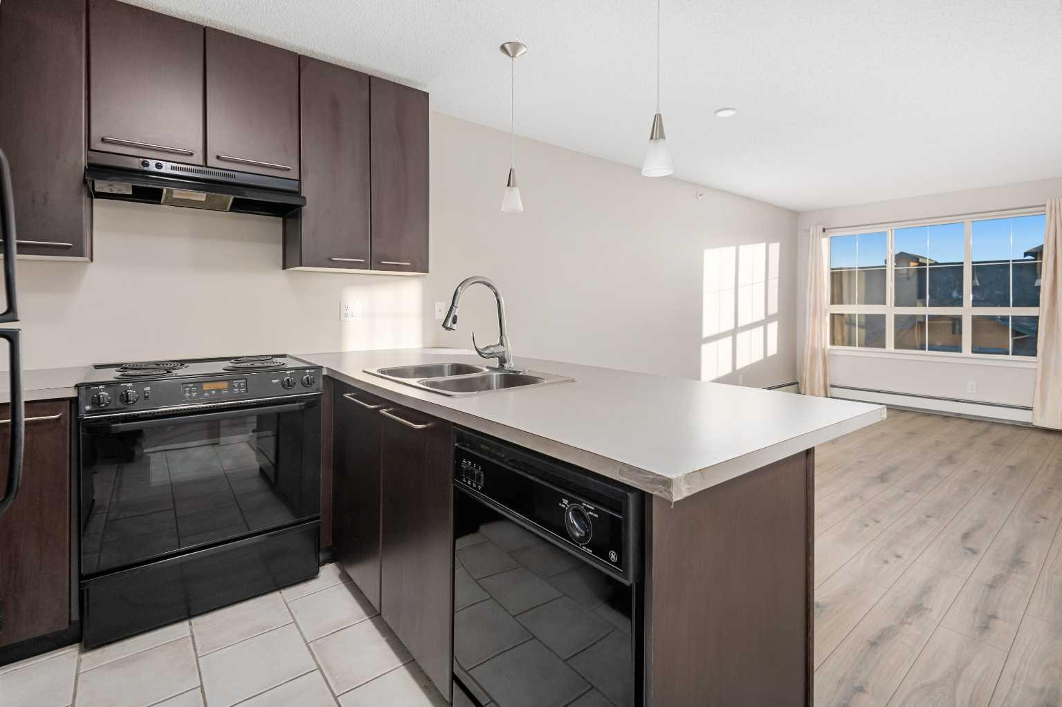 35 Richard Court SW 456