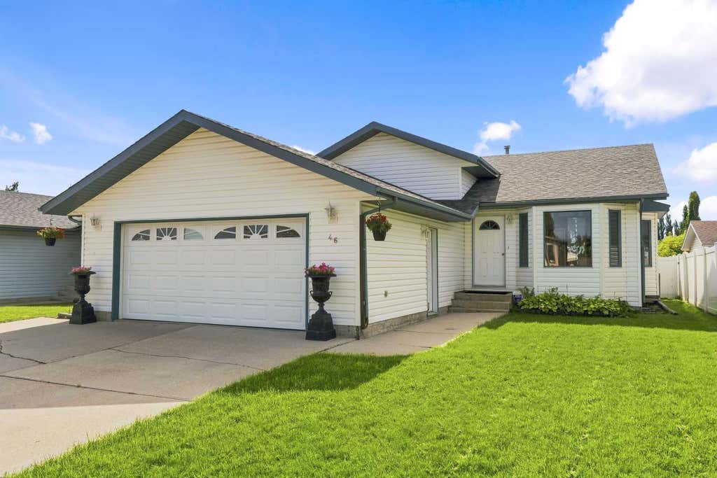 Photo of 46 Atkinson Crescent, Whitecourt, AB T7S 1C6 (MLS # A2338401)