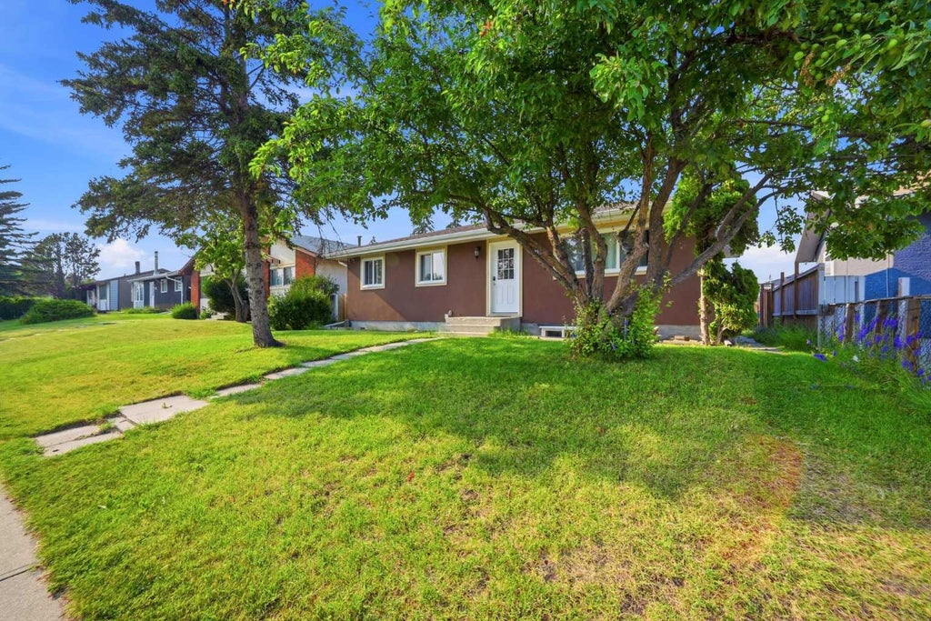 Photo of 731 Maryvale Way NE, Calgary, AB T2A 2V8 (MLS # A2334688)