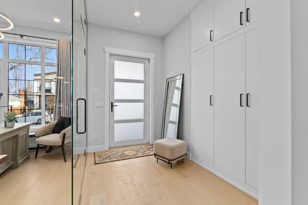 Photo of 937 42 Street SW, Calgary, AB T3C 1Y9 (MLS # A2277893)