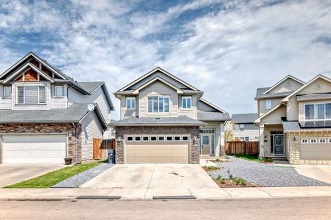 Photo of 612 Montgomery Close SE, High River, AB T1V 0B7 (MLS # A2293601)