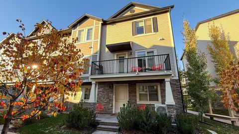 132 Legacy Point SE Calgary AB T2X 3X3