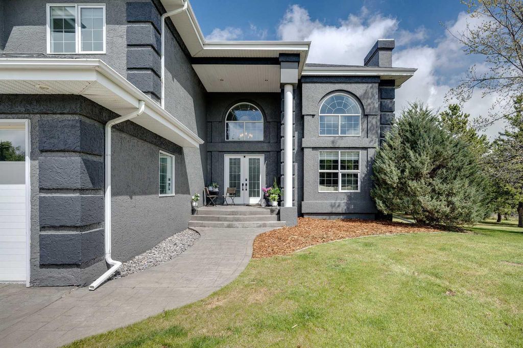 Photo of 4300 Memorial Trail, Sylvan Lake, AB T4S 0R1 (MLS # A2286803)