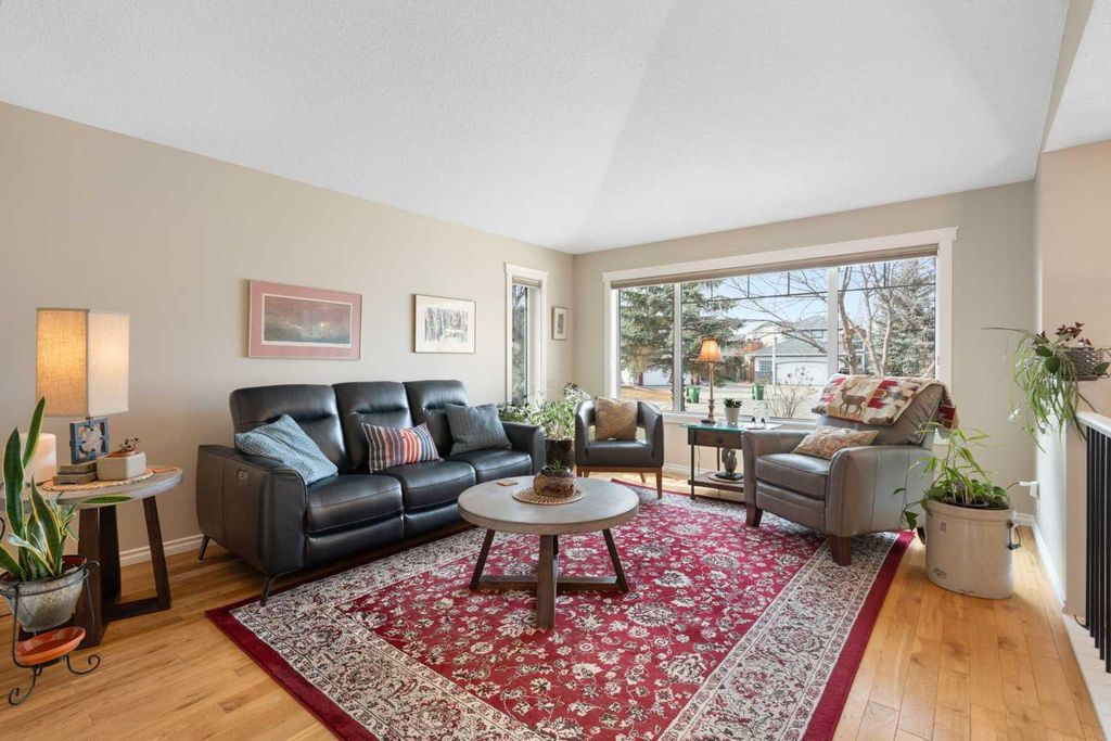 Photo of 26 Bow Close, Cochrane, AB T4C 1M9 (MLS # A2289064)