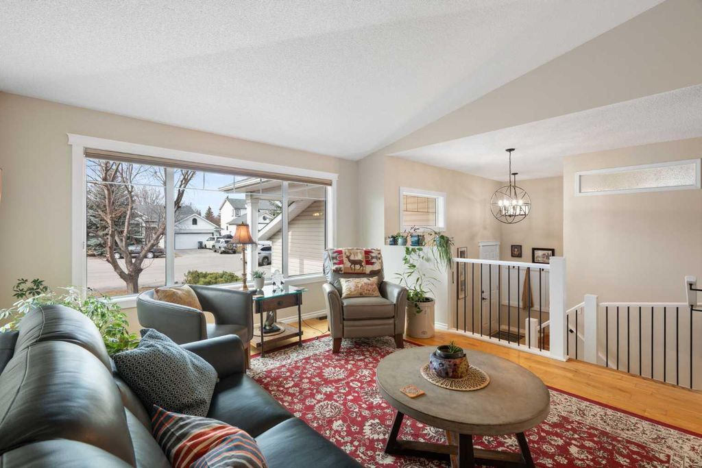 Photo of 26 Bow Close, Cochrane, AB T4C 1M9 (MLS # A2289064)