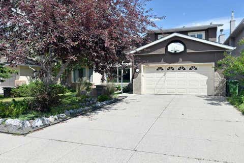 Photo of 2824 Signal Hill Drive SW, Calgary, AB T3H 2C8 (MLS # A2327087)