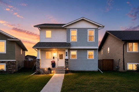 Photo of 30 Cascade Street, Blackfalds, AB T4M 0A8 (MLS # A2342971)