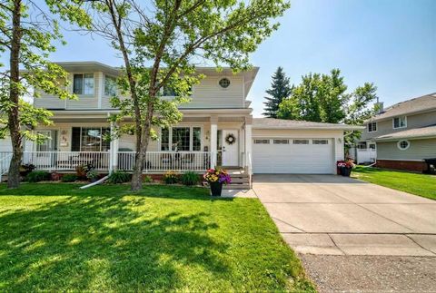 63 Sierra Morena Gardens SW Calgary AB T3H 3P4