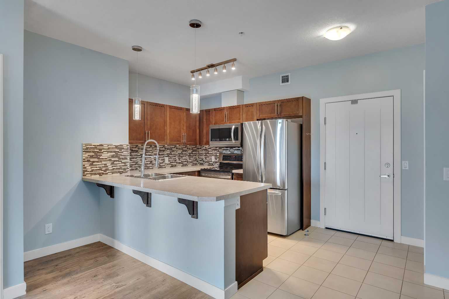 604 East Lake Boulevard 2220