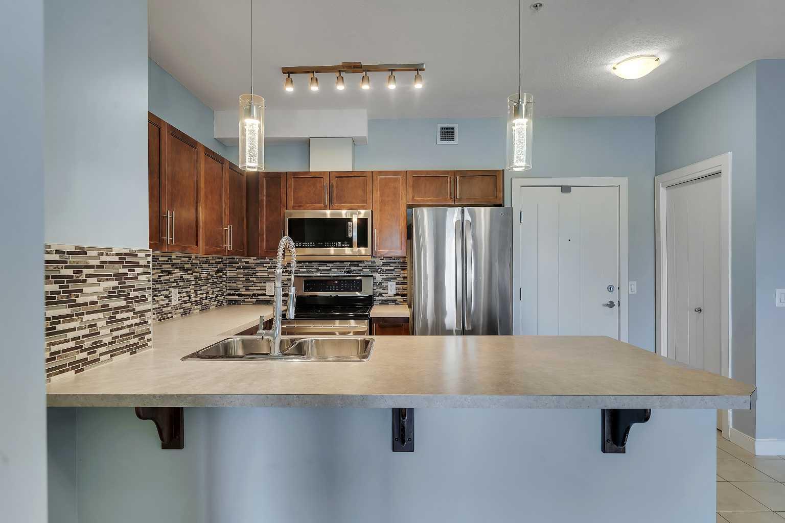 604 East Lake Boulevard 2220