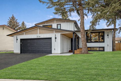 Photo of 216 Oakridge Place SW, Calgary, AB T2V 1V2 (MLS # A2311366)