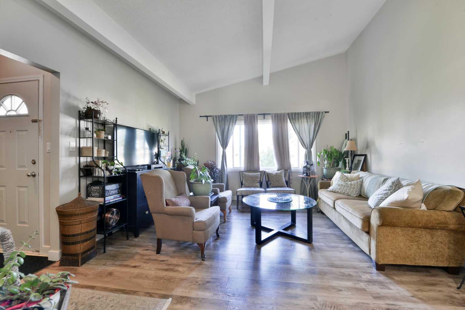 927 43 Street SW A & B