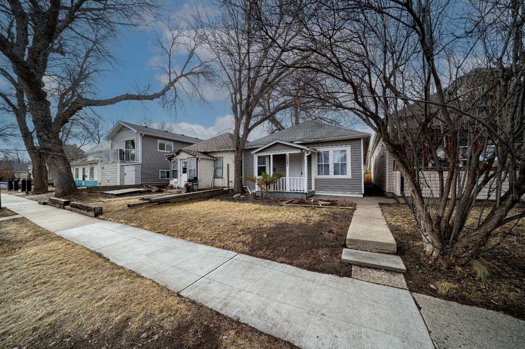 Photo of 526B Princess Avenue SE, Medicine Hat, AB T1A 3C2 (MLS # A2292190)