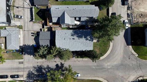 Photo of 2816 18 Street SW, Calgary, AB T2T 1K1 (MLS # A2262121) Photo of 2816 18 Street SW, Calgary, AB T2T 1K1 (MLS # A2262121)