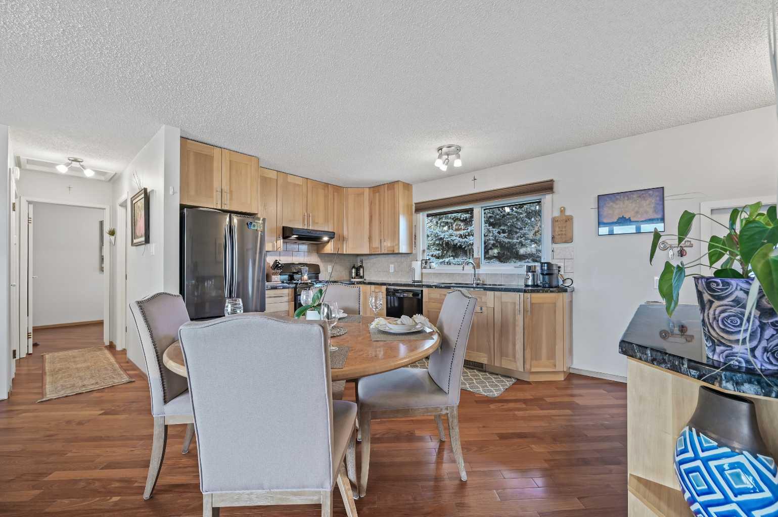 719 Blackthorn Road NE