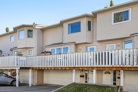 Photo of 392 Killarney Glen Court SW, Calgary, AB T3E 7H4 (MLS # A2259170)