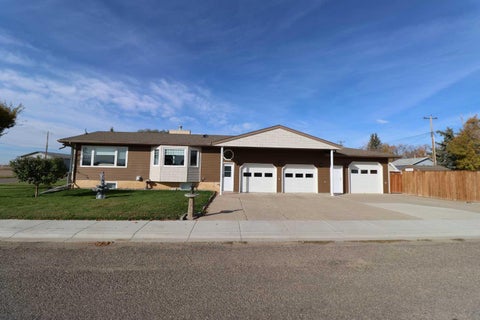 Photo of 704 1 ave Ave, Vauxhall, AB T0K 2K0 (MLS # A2351023)