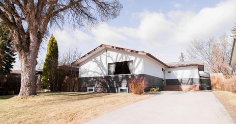 Photo of 15 Hamlet Road SW, Calgary, AB T2V 3C9 (MLS # A2303794)