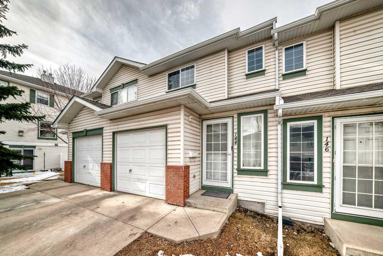 144 Country Hills Villas NW