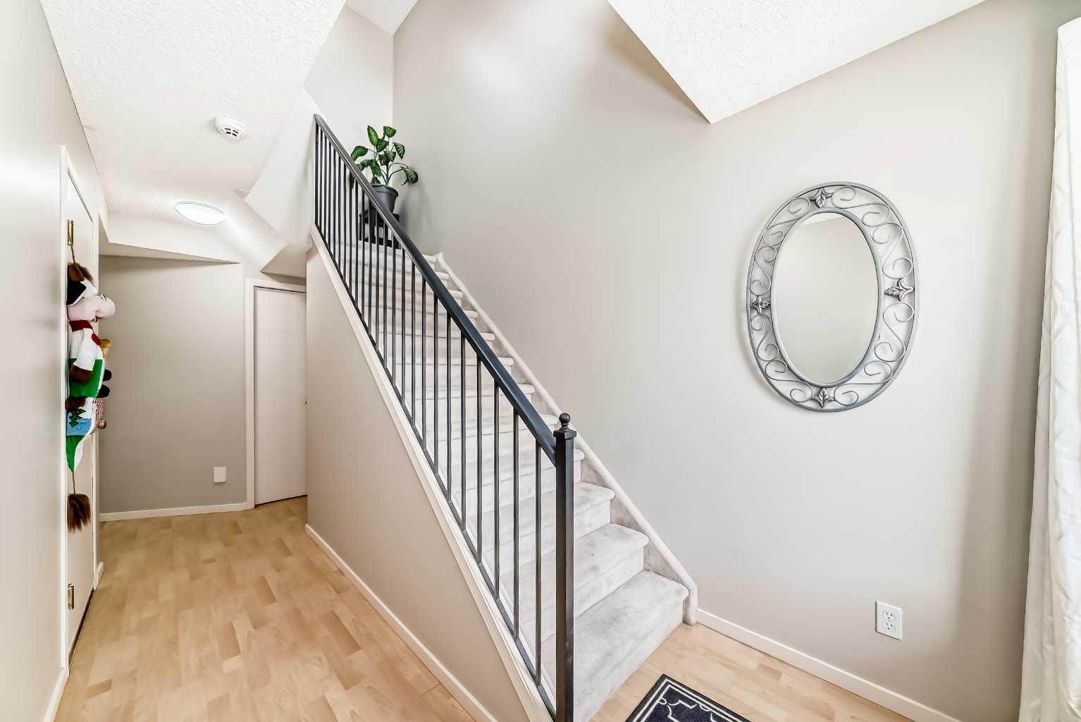 144 Country Hills Villas NW