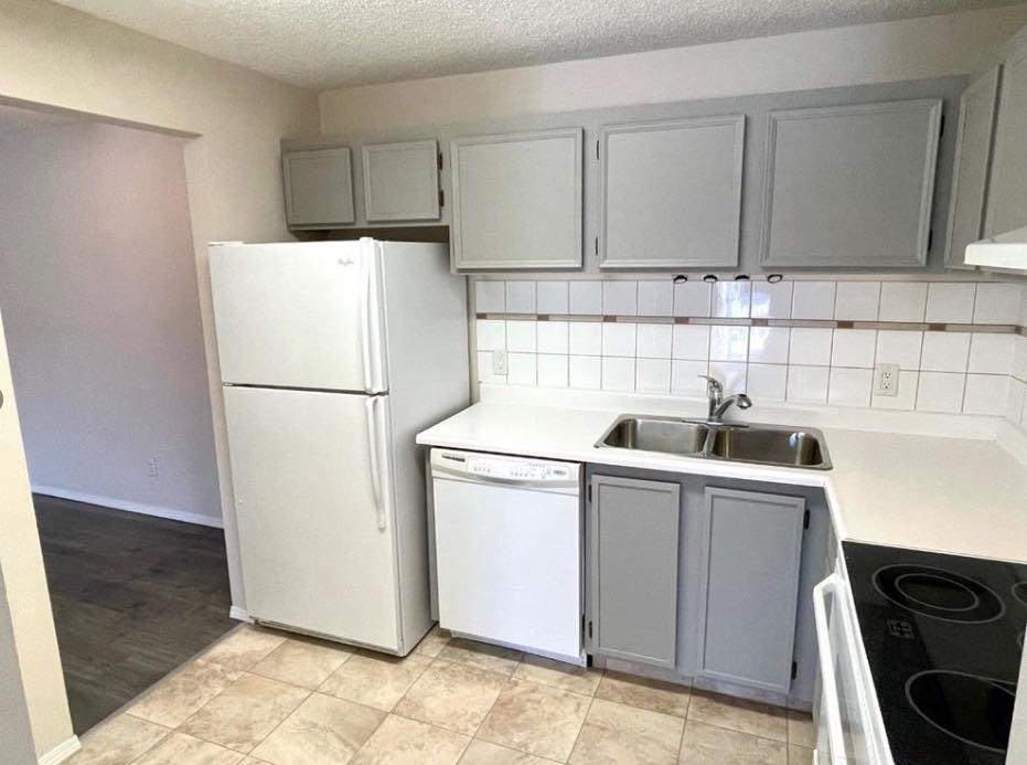 81 Cedar Springs Gardens SW