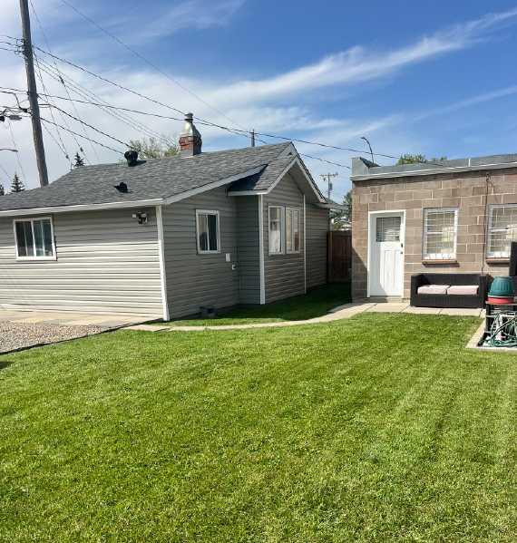 2412-2414 Edmonton Trail NE