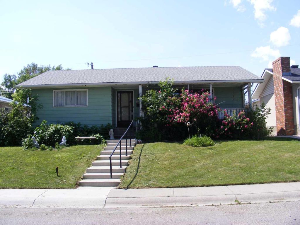 Photo of 911 Penmeadows Road SE, Calgary, AB T2H 3R1 (MLS # A2328445)