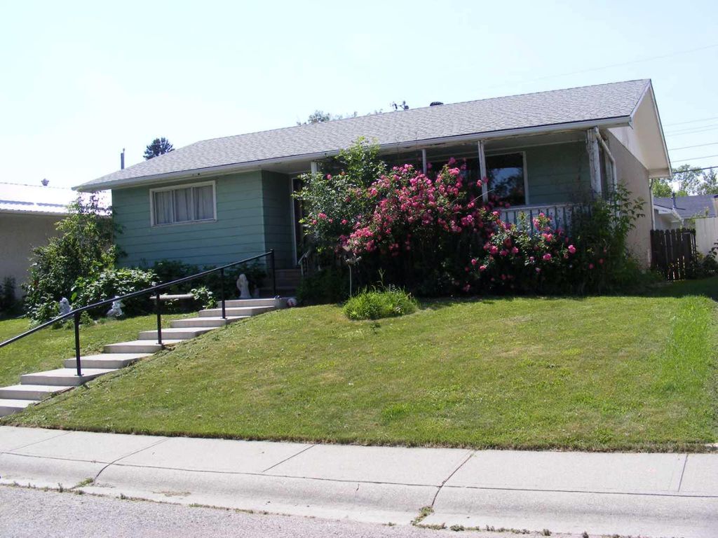 Photo of 911 Penmeadows Road SE, Calgary, AB T2H 3R1 (MLS # A2328445)