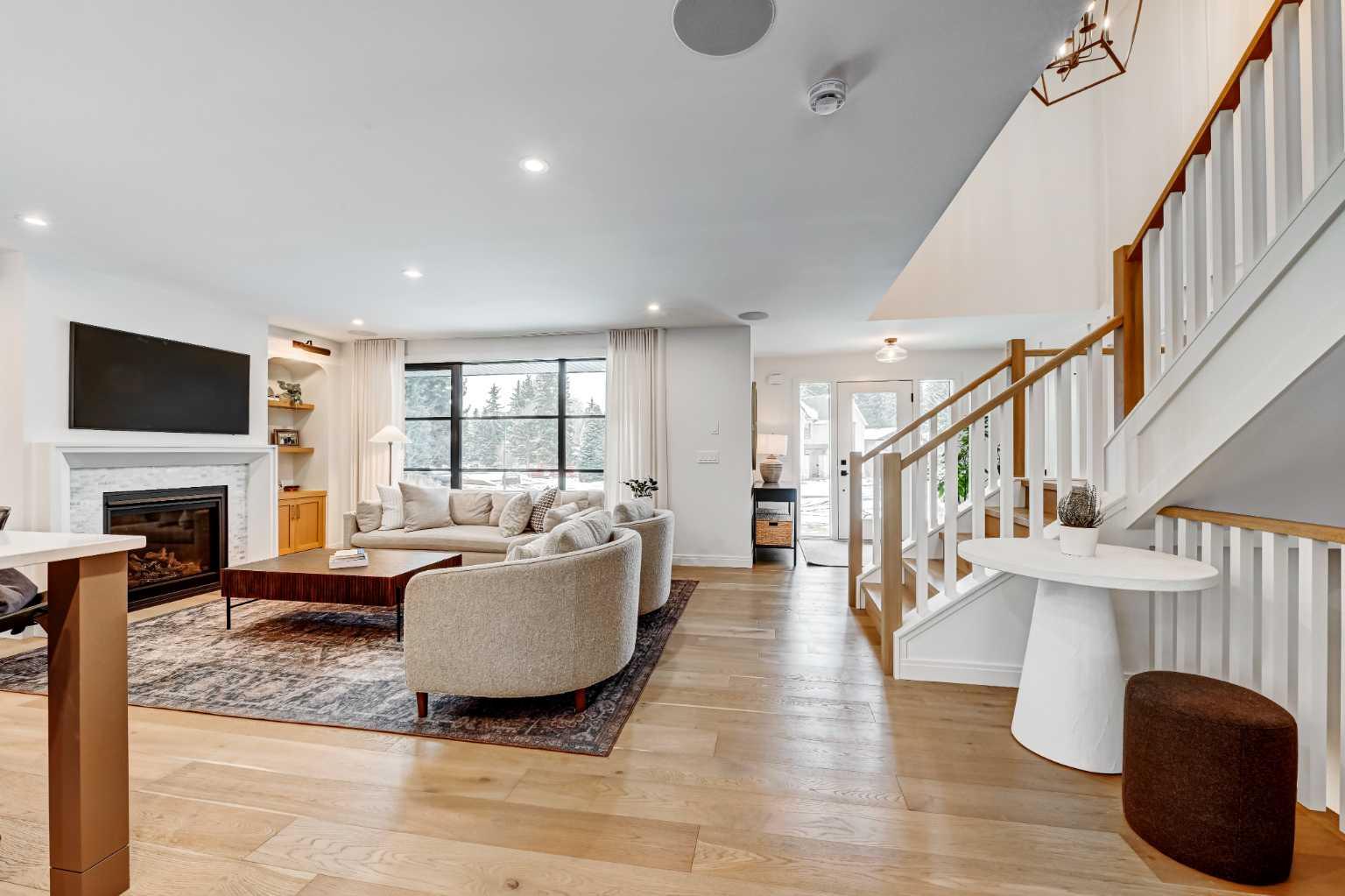 6755 Livingstone Drive SW