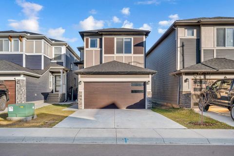 118 Homestead Park NE Calgary AB T3J 2K6