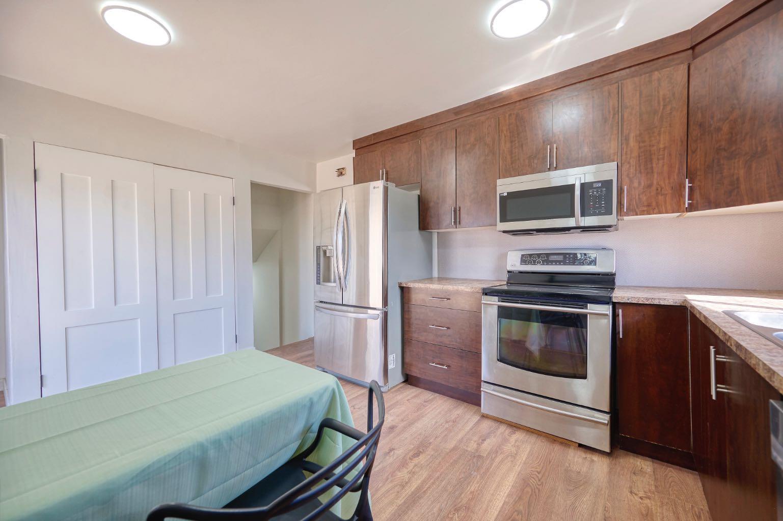 1176 Penrith Crescent SE