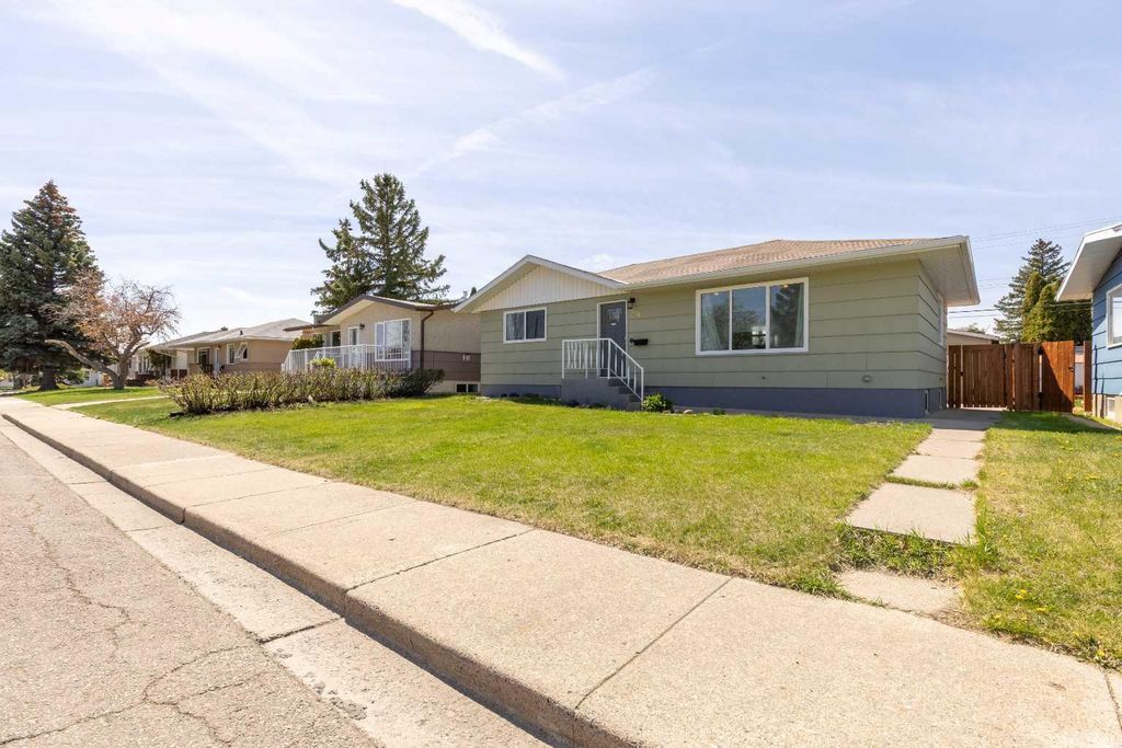 Photo of 1016 30 Street S, Lethbridge, AB T1K 2Y3 (MLS # A2310125)