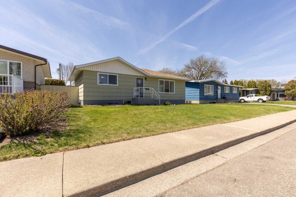 Photo of 1016 30 Street S, Lethbridge, AB T1K 2Y3 (MLS # A2310125)