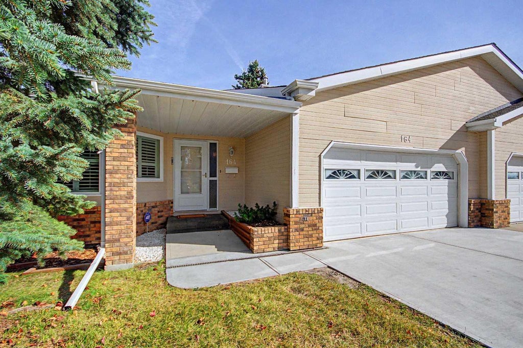 Photo of 164 Strathaven Circle SW, Calgary, AB T3H 2N5 (MLS # A2351538)