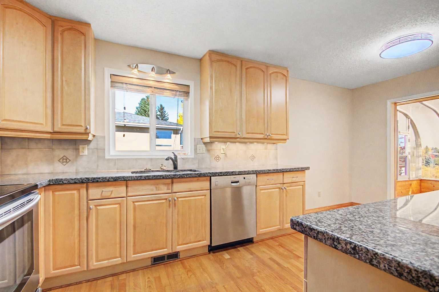 164 Strathaven Circle SW