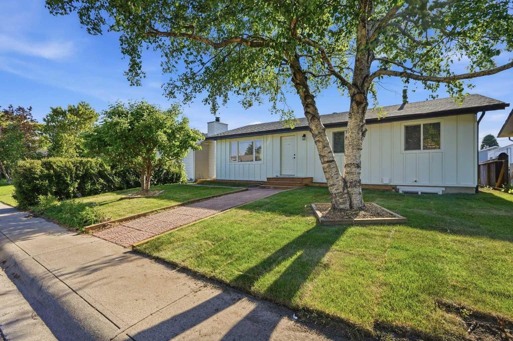 Photo of 19 Mardale Crescent NE, Calgary, AB T2A 3V4 (MLS # A2351096)