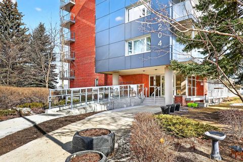 3204 Rideau Place SW 402 Calgary AB T2S 1Z2