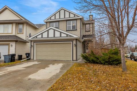 136 Copperfield Close SE Calgary AB T2Z 4L3