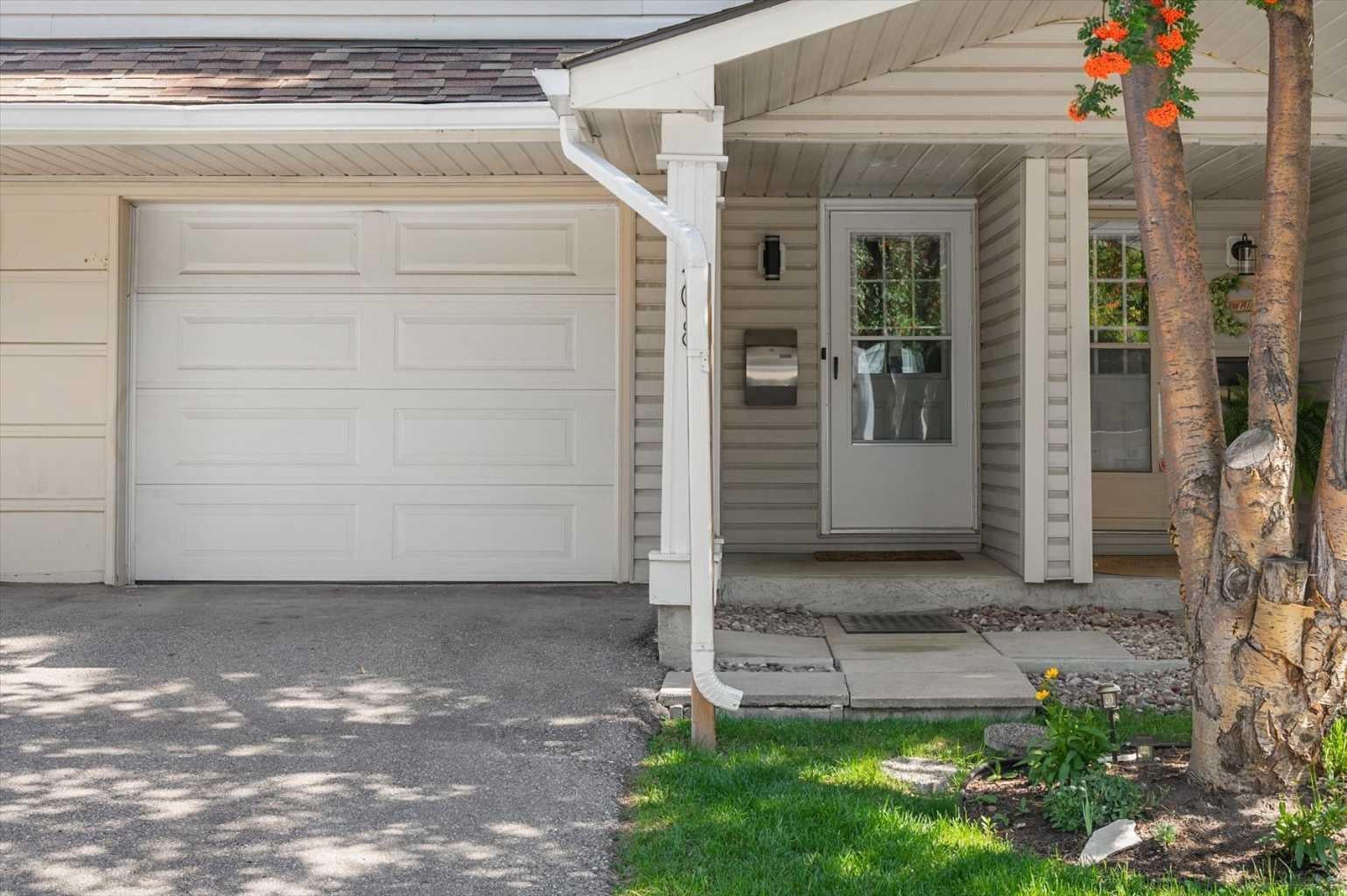208 Queenston Heights SE
