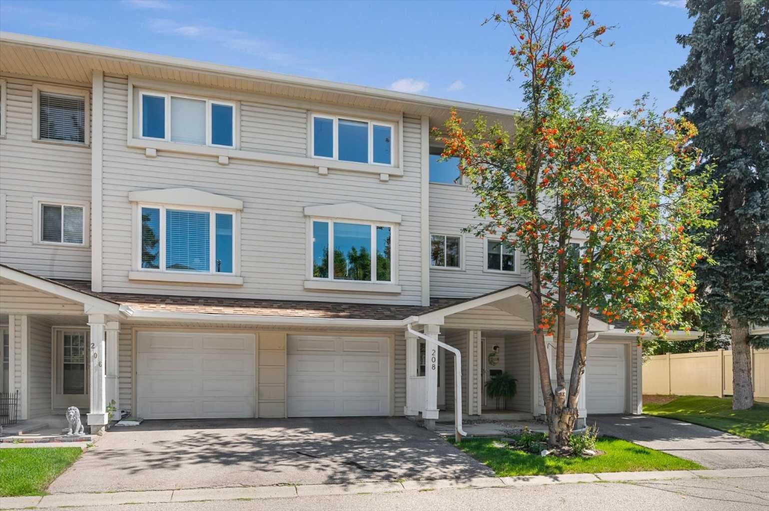 208 Queenston Heights SE