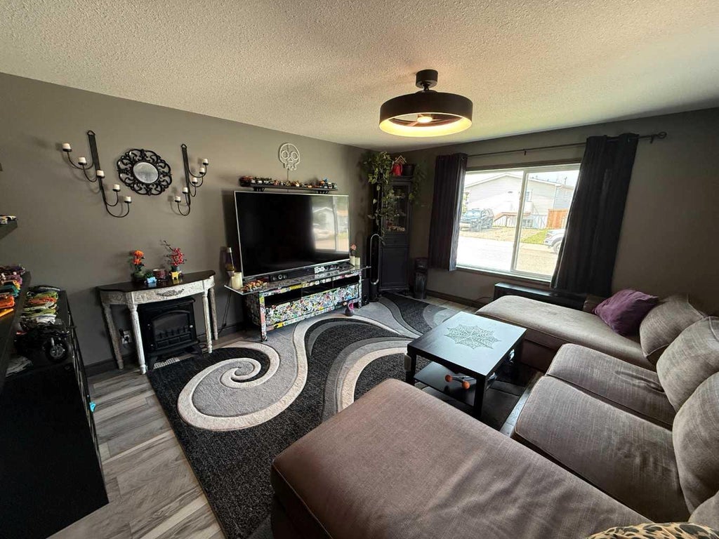 Photo of 101 Litke Cove, Hinton, AB T7V 1A7 (MLS # A2327630)