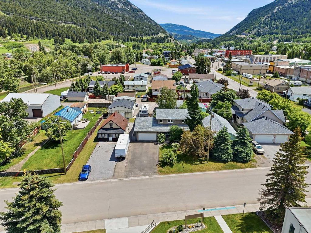 Photo of 2117 127 Street, Blairmore, AB T0K 0E0 (MLS # A2321662)