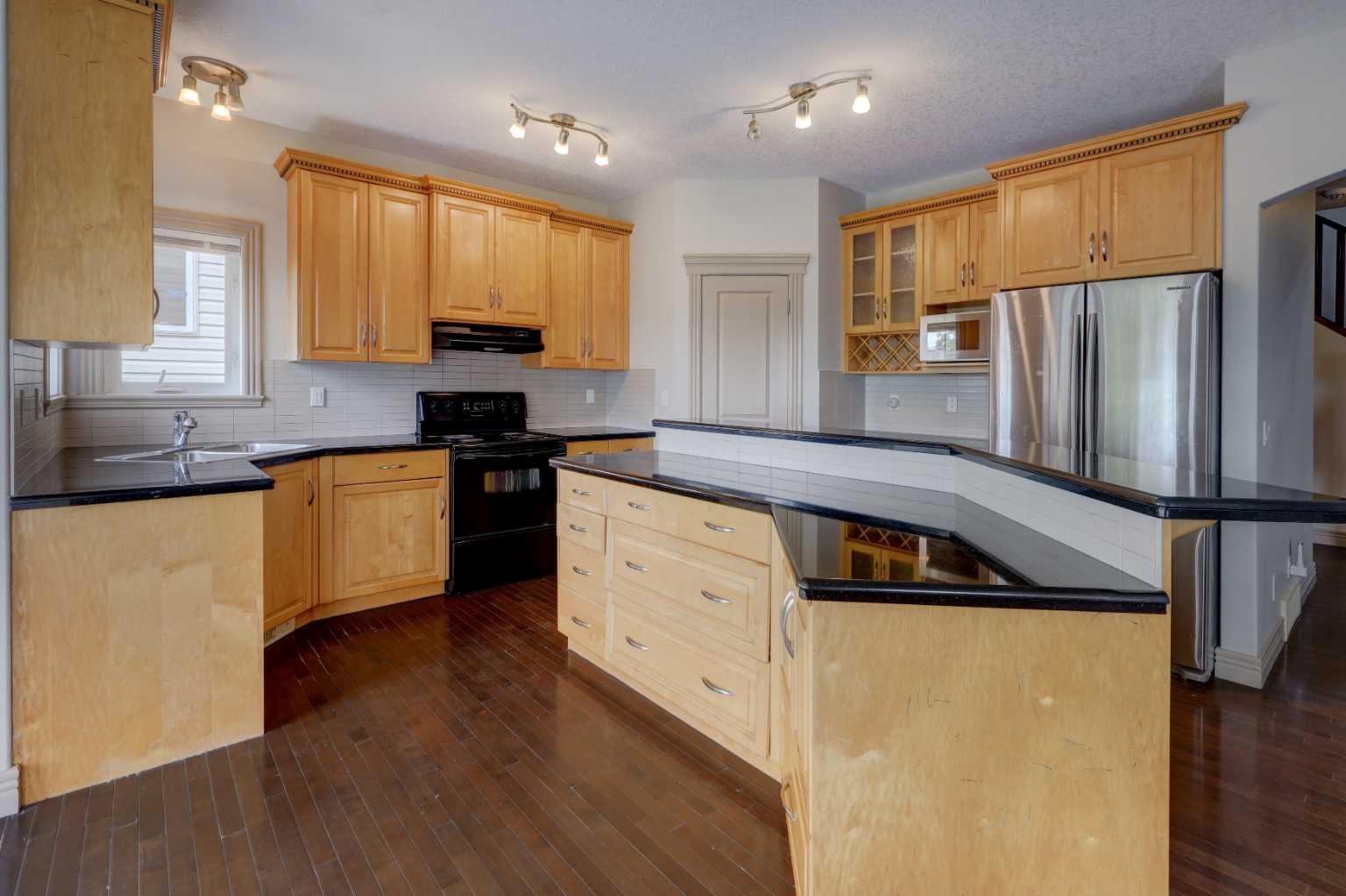 112 Cougarstone Manor SW