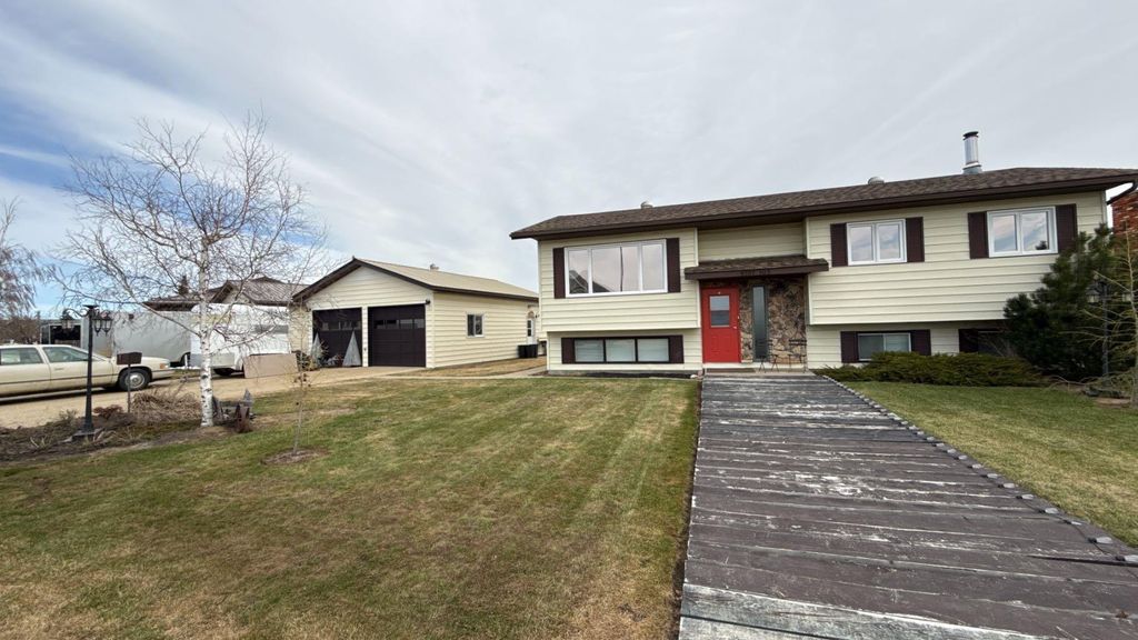 Photo of 9707 103 Street, Nampa, AB T0H 2R0 (MLS # A2310226)