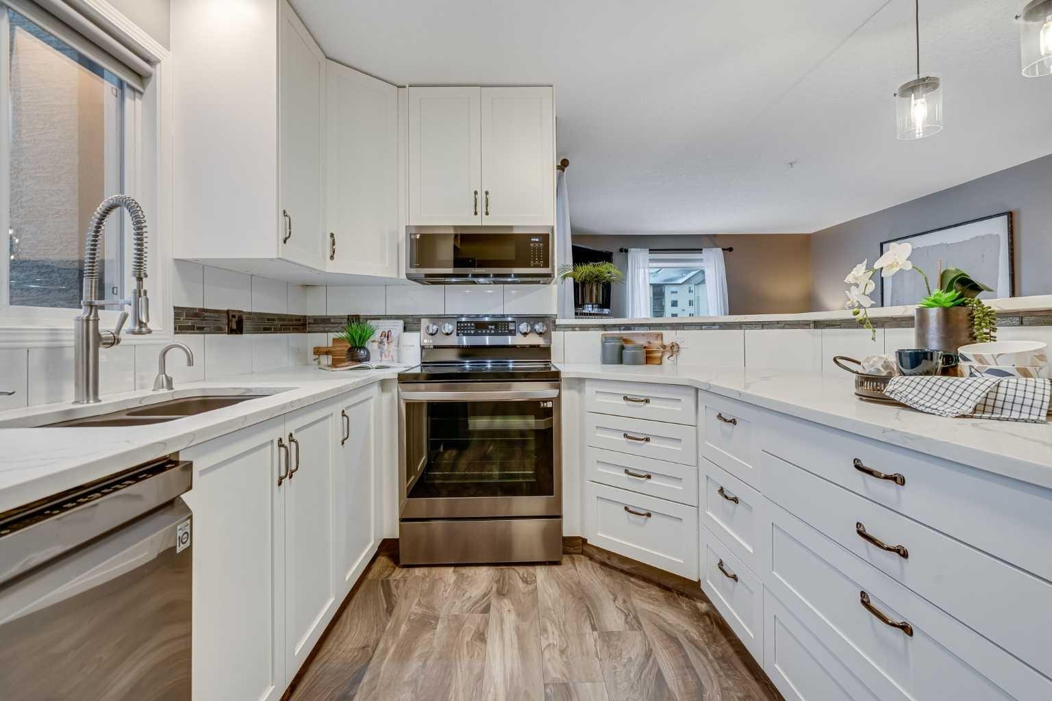 304 Mackenzie Way SW 8128