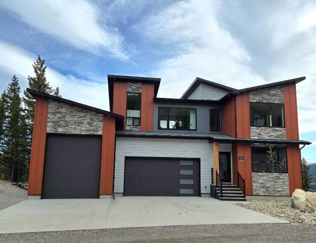 Photo of 39 Kananaskis Way, Coleman, AB T0K 0M0 (MLS # A2290184)
