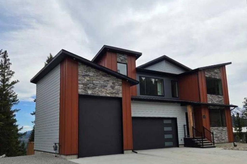 Photo of 39 Kananaskis Way, Coleman, AB T0K 0M0 (MLS # A2290184)