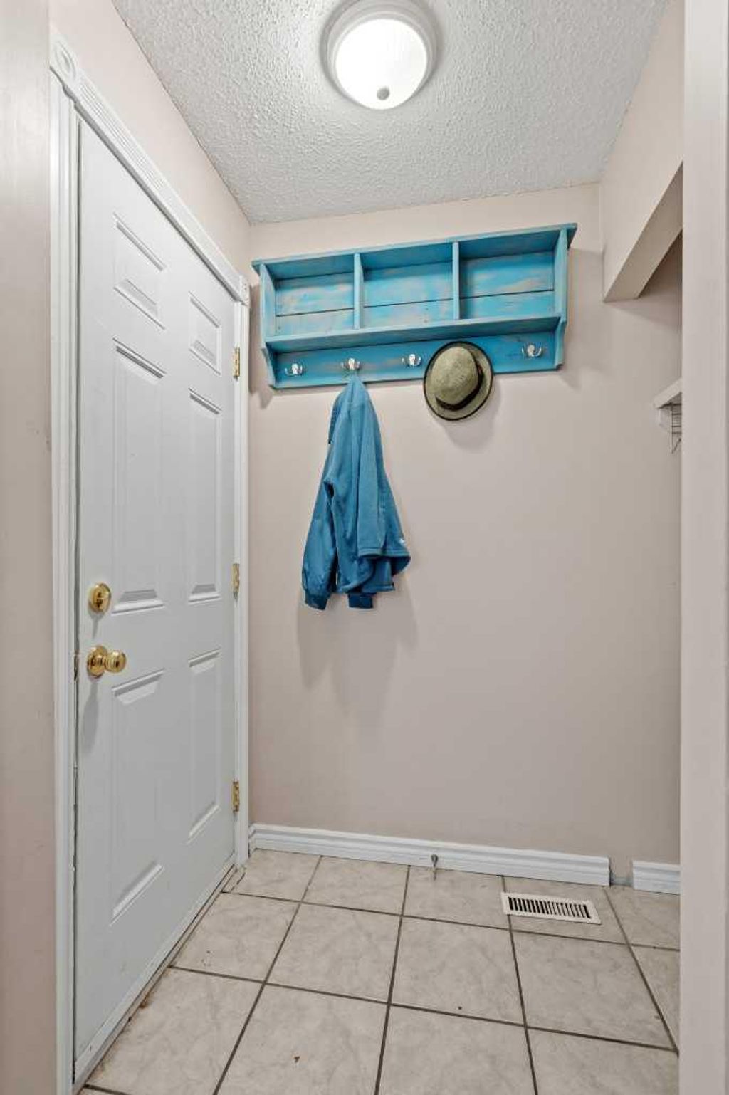Photo of 6646 Huntsbay Road NW, Calgary, AB T2K 4R3 (MLS # A2317856)