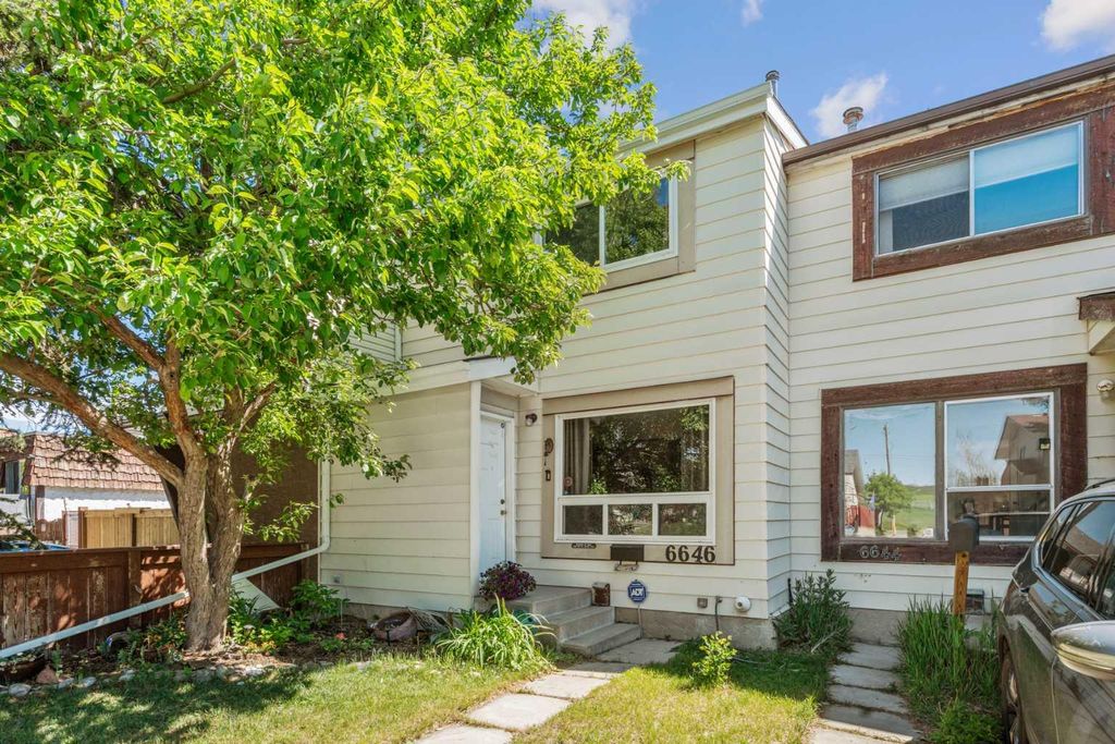 Photo of 6646 Huntsbay Road NW, Calgary, AB T2K 4R3 (MLS # A2317856)