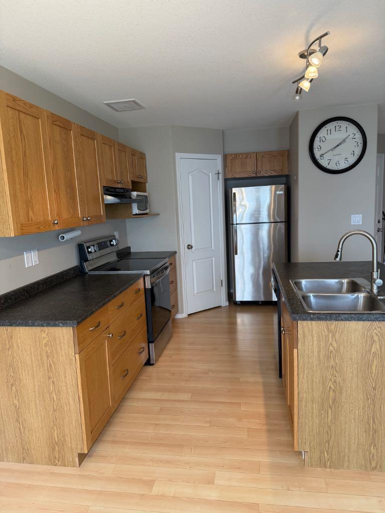 Photo of 18 Sierra Avenue SW, Medicine Hat, AB T1B 0A5 (MLS # A2350721)